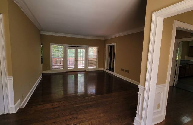 Four-Sided Brick Ranch in Johns Creek! Gallery 3