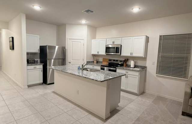 2051 E NIGHT RIDER Road Gallery 4
