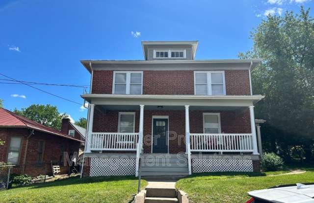 204 West Peabody St. photos photos
