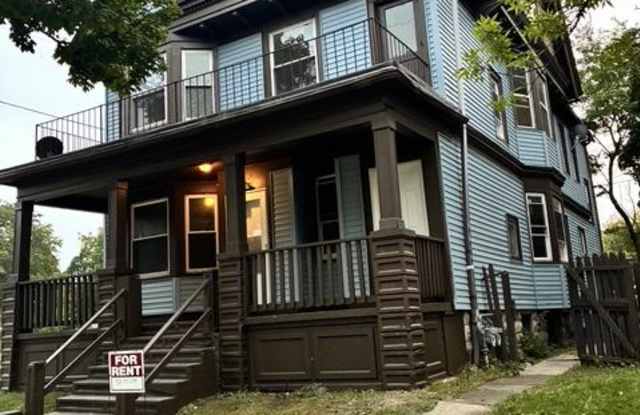 623-625 West Clarke Street - 1 Gallery 1