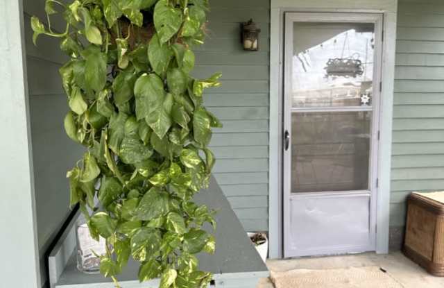 1810 Moss St photos photos