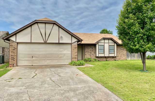 Cute 3 Bed In Mustang Schools photos photos