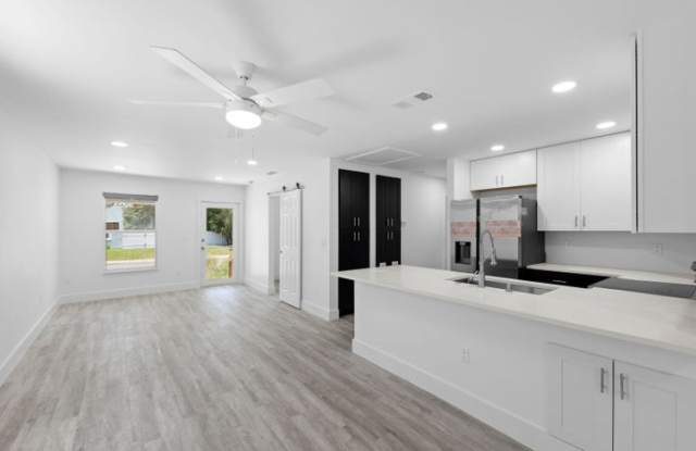 720 Mcintosh St photos photos