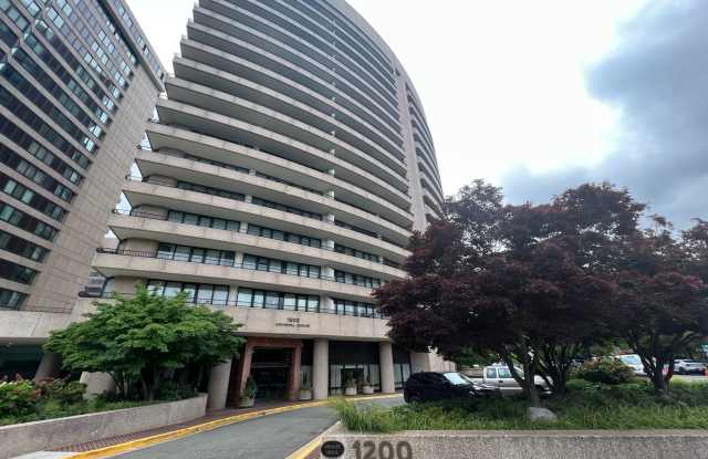 Fantastic 3 Bedroom 3 Bathroom Condo With a Large Balcony In Waterford House photos photos