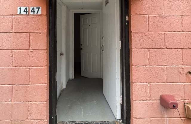 1447 Oxford Road NE photos photos