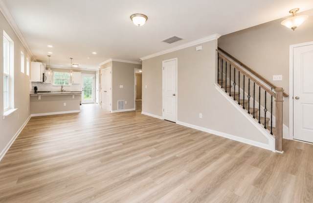 3-Bedroom Townhome with Patio in Greensboro Gallery 4