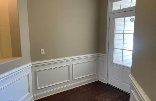 Gated Community w/ Pool & Gym Gallery 4