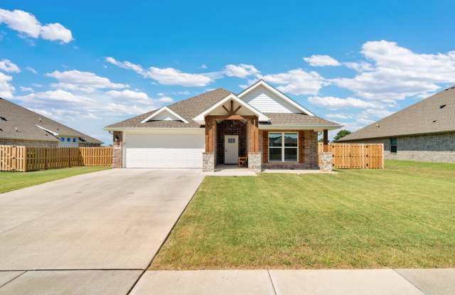 Newly built 3 Bed 2 bath home with Large backyard Gallery 3