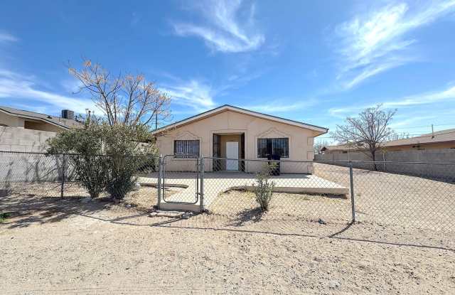 Far West El Paso 3bed/2bath Refrig A/C! - 802 Meadow Road, Westway, TX 79835