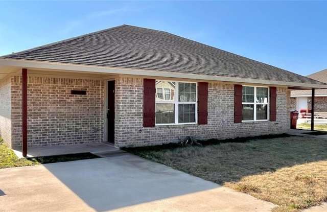 905 W 7th Street photos photos