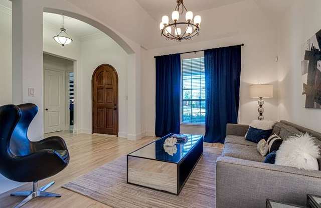 708 Crater Lake Circle Gallery 4