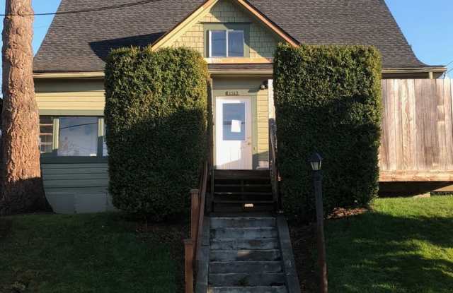 PRELEASING: 4 bdrm/1bath Sunny York Neighborhood home! photos photos