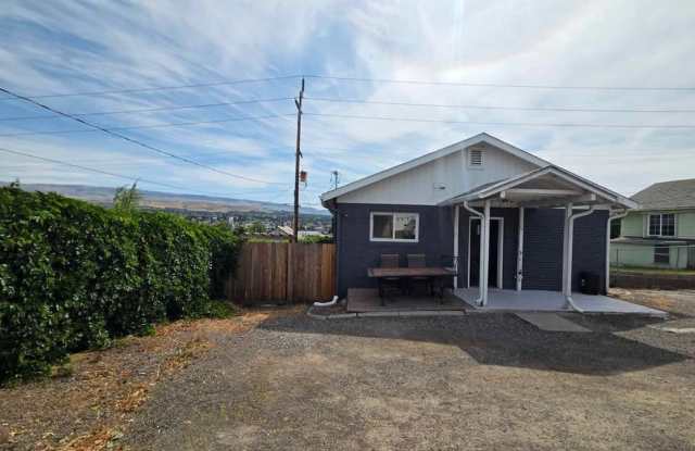 Charming 2 Bedroom With Valley View! photos photos