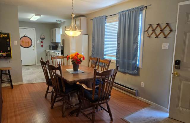Two Bedroom Home With Views! Gallery 4