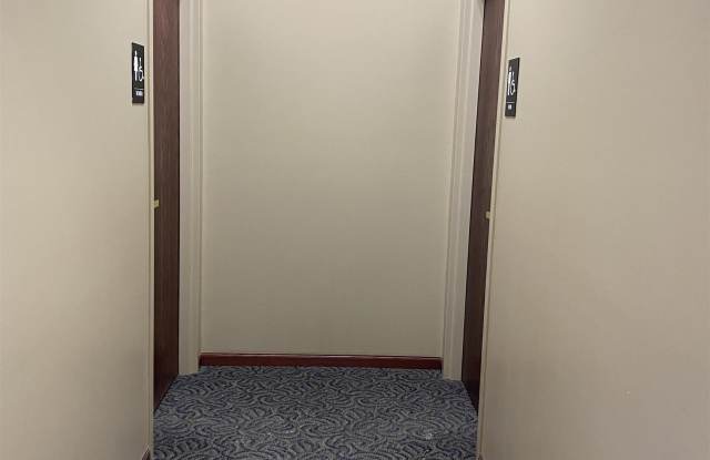 300 Main Gallery 4