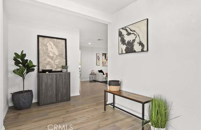 10000 Amestoy Avenue Gallery 3