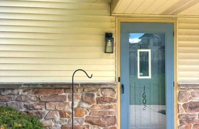 1602 FOXMEADOW Circle Gallery 2