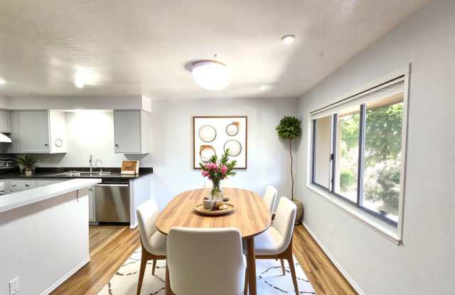 Top floor condo Gallery 4