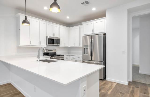 Like New luxurious townhome with 2 Master Suites in Warner Meadows! Gallery 1