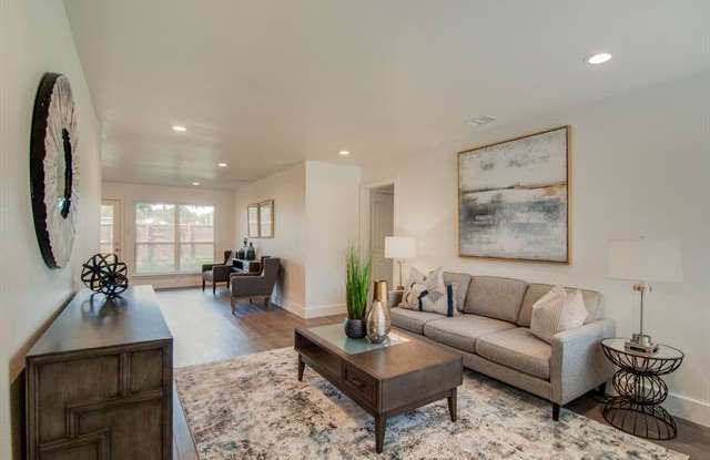 1228 Ridgeway Drive Gallery 2