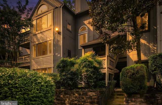 898 WINDBROOKE Drive Gallery 3