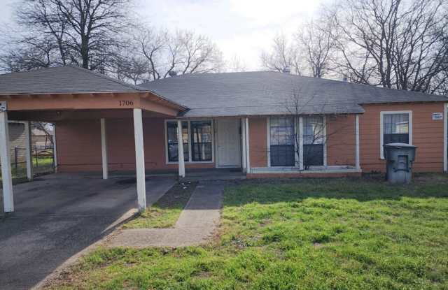 1708 Poage Ave photos photos