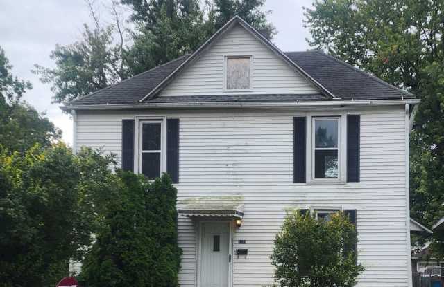 2 Bedroom with a Bonus Room Close to Union Hospital - Qualifying Applicants Get $500 Off 2nd Month's Rent!! Gallery 1