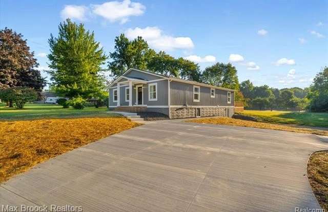 1654 Giddings Road - 1654 Giddings Road, Pontiac, MI 48340 1654 Giddings Road - 1654 Giddings Road, Pontiac, MI 48340