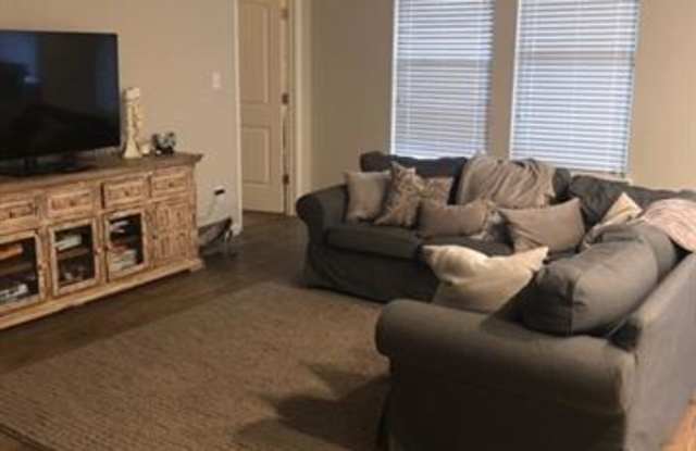 40058 CYPRESS VIEW Road Gallery 4