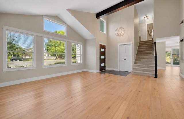3Bed 3Bath on a Quiet cul-de-sac with Swimming Pool. Gallery 4