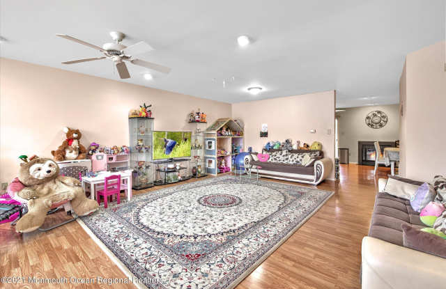 201 Nantucket Place Gallery 3