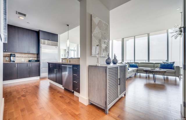 610 E Market unit: 2711 photos photos