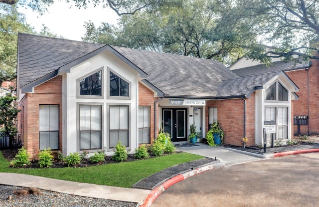 Avery at Deer Park photos photos