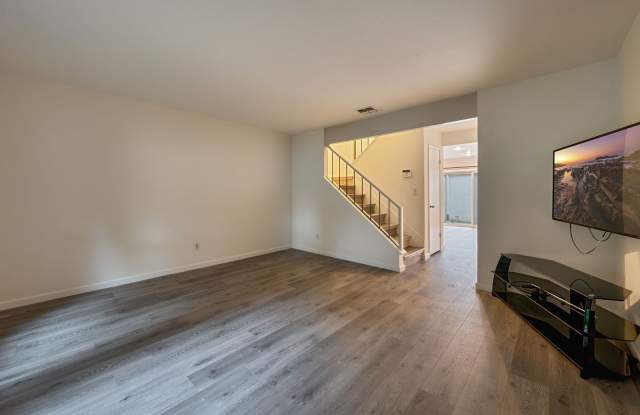 317 Bridge Place Gallery 4