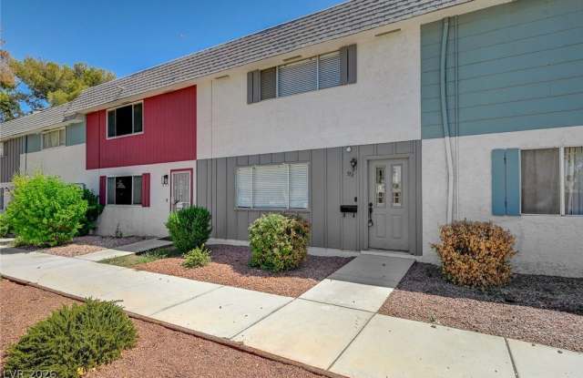573 Greenbriar Townhouse Way Gallery 1