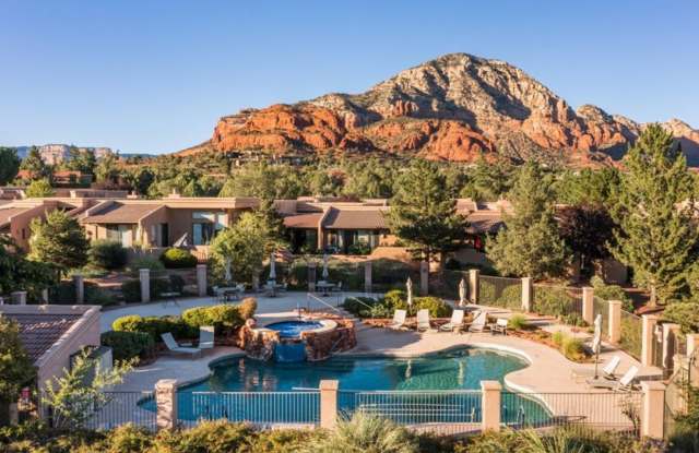 Lux 2-King Suite Luxury Townhome! Pool + Hot Tub! Gallery 1
