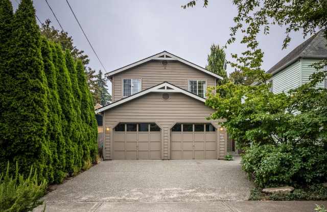 3 Bedroom 2.5 Bath Home in Central District! photos photos