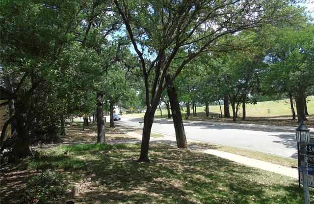 2221 Lakeview Drive Gallery 2