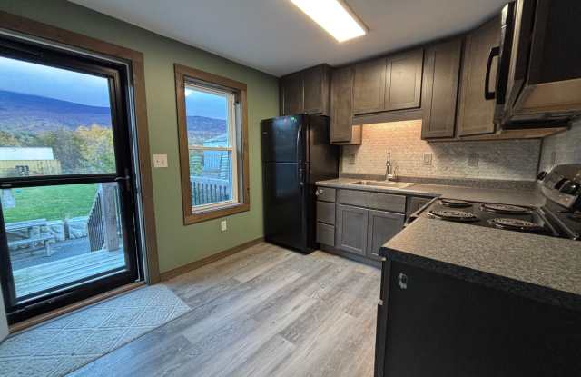 Beautifully Updated Two-Bedroom Townhouse – Adams, MA | $1,500/Month Gallery 3