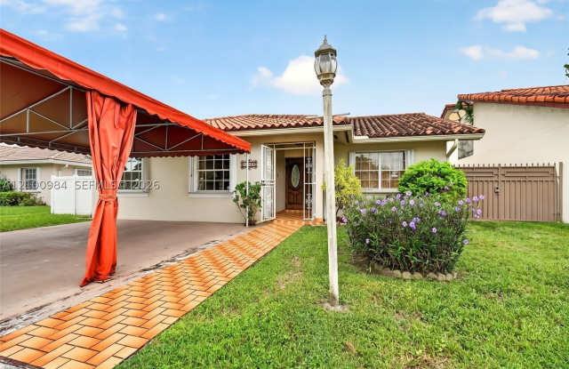 13889 SW 158th Ter Gallery 4