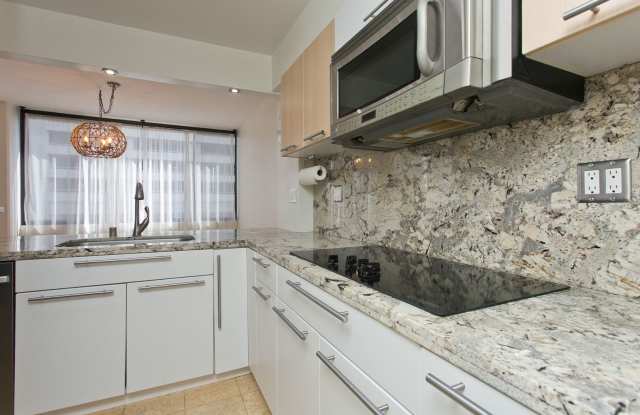 Available NOW ! 2/2/2 in town! Beautiful and spacious photos photos