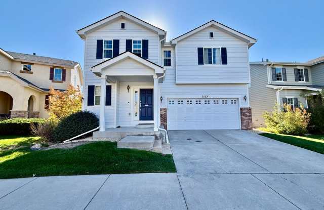 Spacious 3-Bed Home with Mountain Views Near Voyager & Interquest Gallery 1