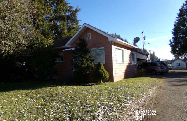 1bd House With carport - 925 East Market Street, Aberdeen, WA 98520
