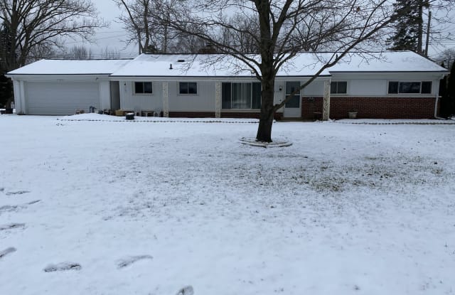7329 N Briarcliff Knoll Dr - 7329 North Briarcliff Knoll Drive, Oakland County, MI 48322