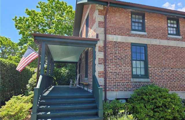 209 Coggeshall Avenue Gallery 3