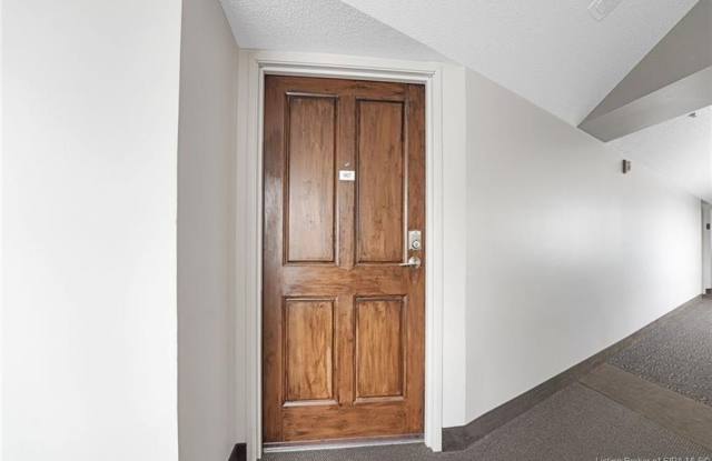 1 Riverpointe Plaza Gallery 2