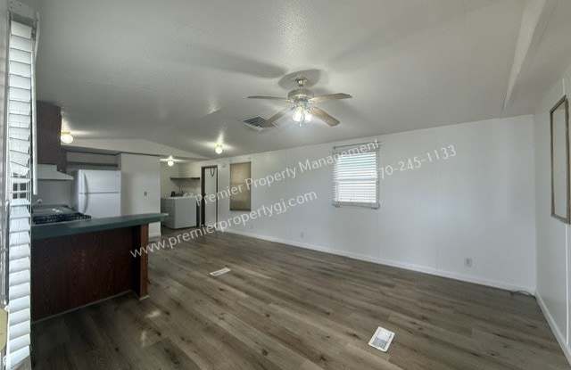 528 1/2 Elm Dr Gallery 2