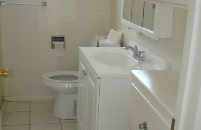 Southside cutie, 2bd/1ba  available now! Gallery 4