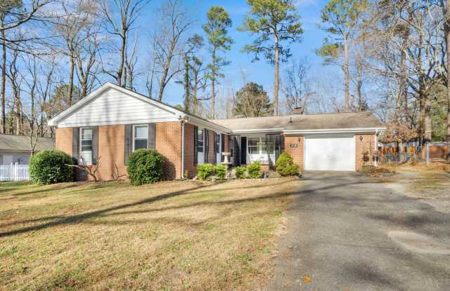 Cozy 3 Bedroom 2 Bath Brick Rancher with Attached Garage and Detached Workshop! - 125 Indian Circle, James City County, VA 23185