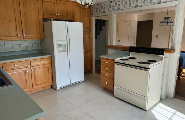 5 Bedroom 2 Bathroom Home in Idyllic Neighborhood photos photos